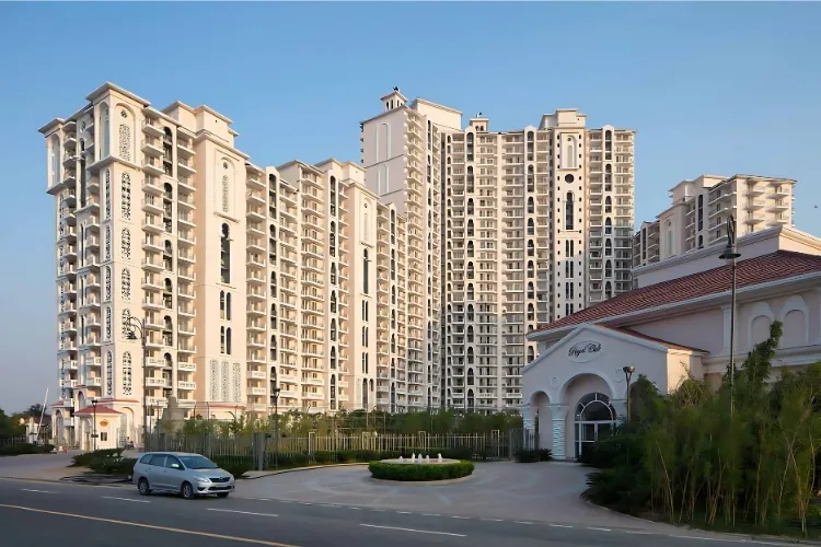 dlf-regal-gardens-exterior-towers-clubhouse