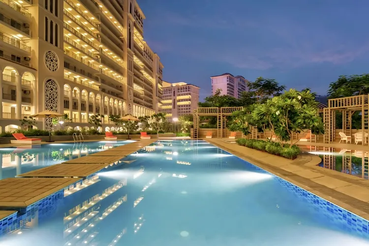 dlf-skycourt-evening-poolside
